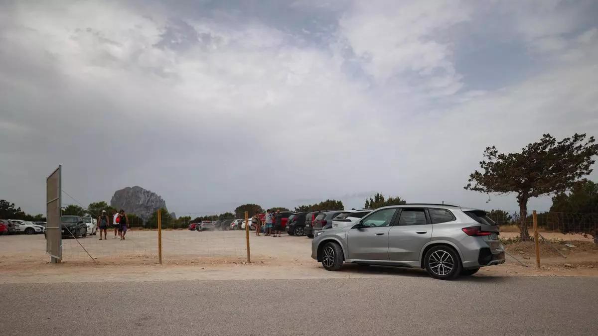 Archive image of the Cala d'Hort 'parking'.