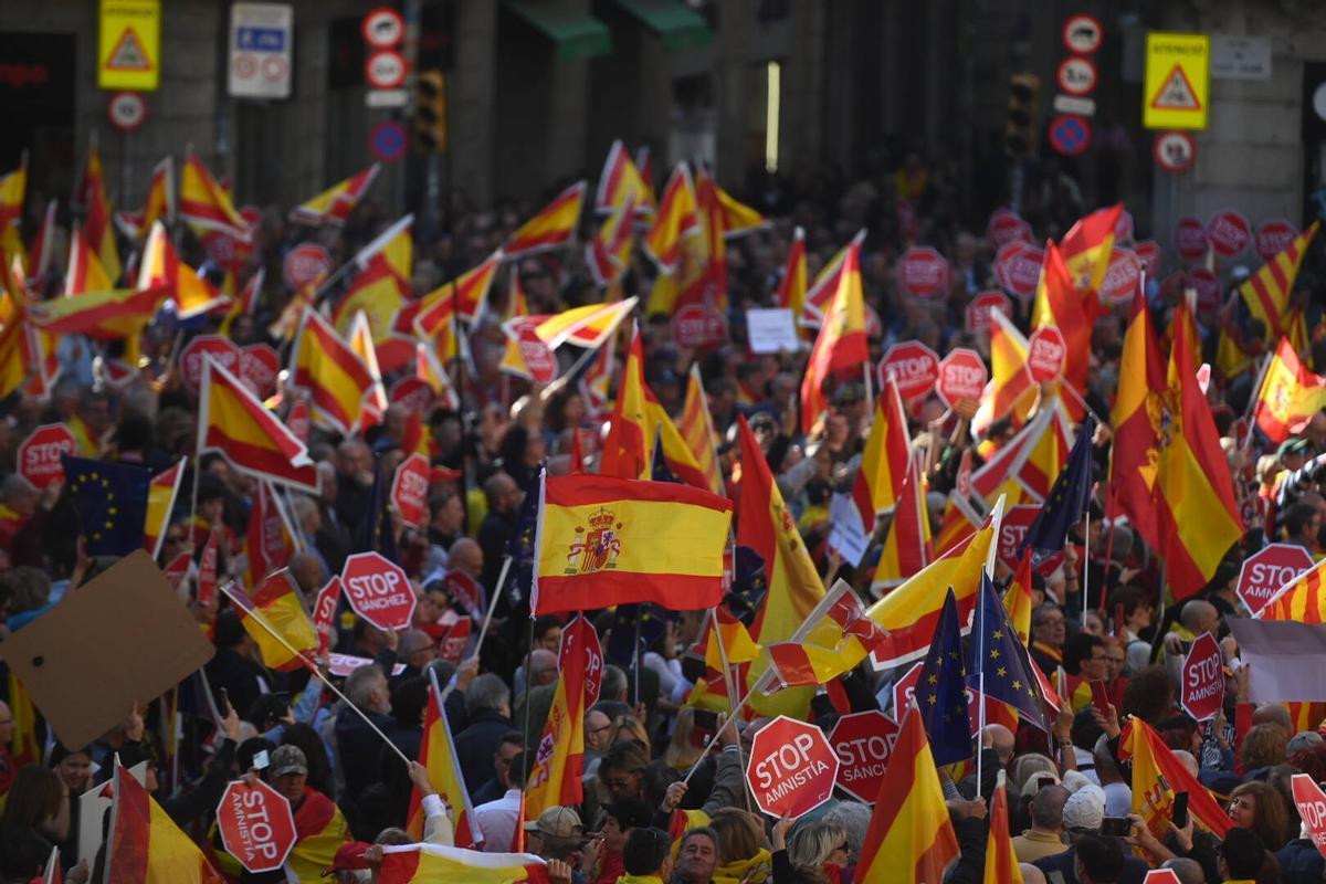 Concentració a la plaça Sant Jaume convocada pel PP contra la amnistia