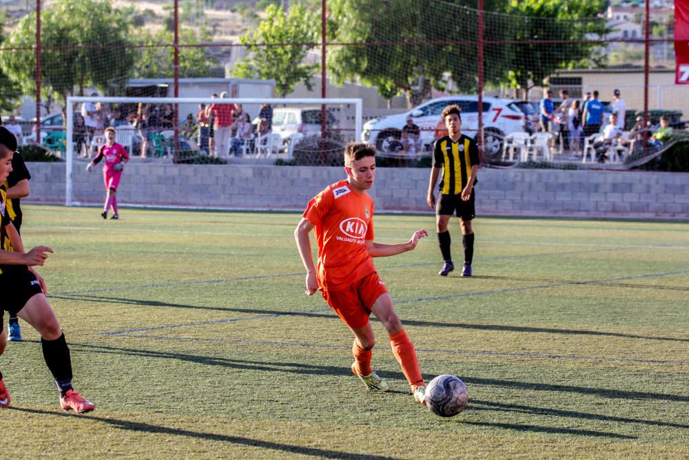 El equipo cadete del Idella CF ha llevado al fútbol eldense a la élite de la competición Autonómica por segunda vez en la historia