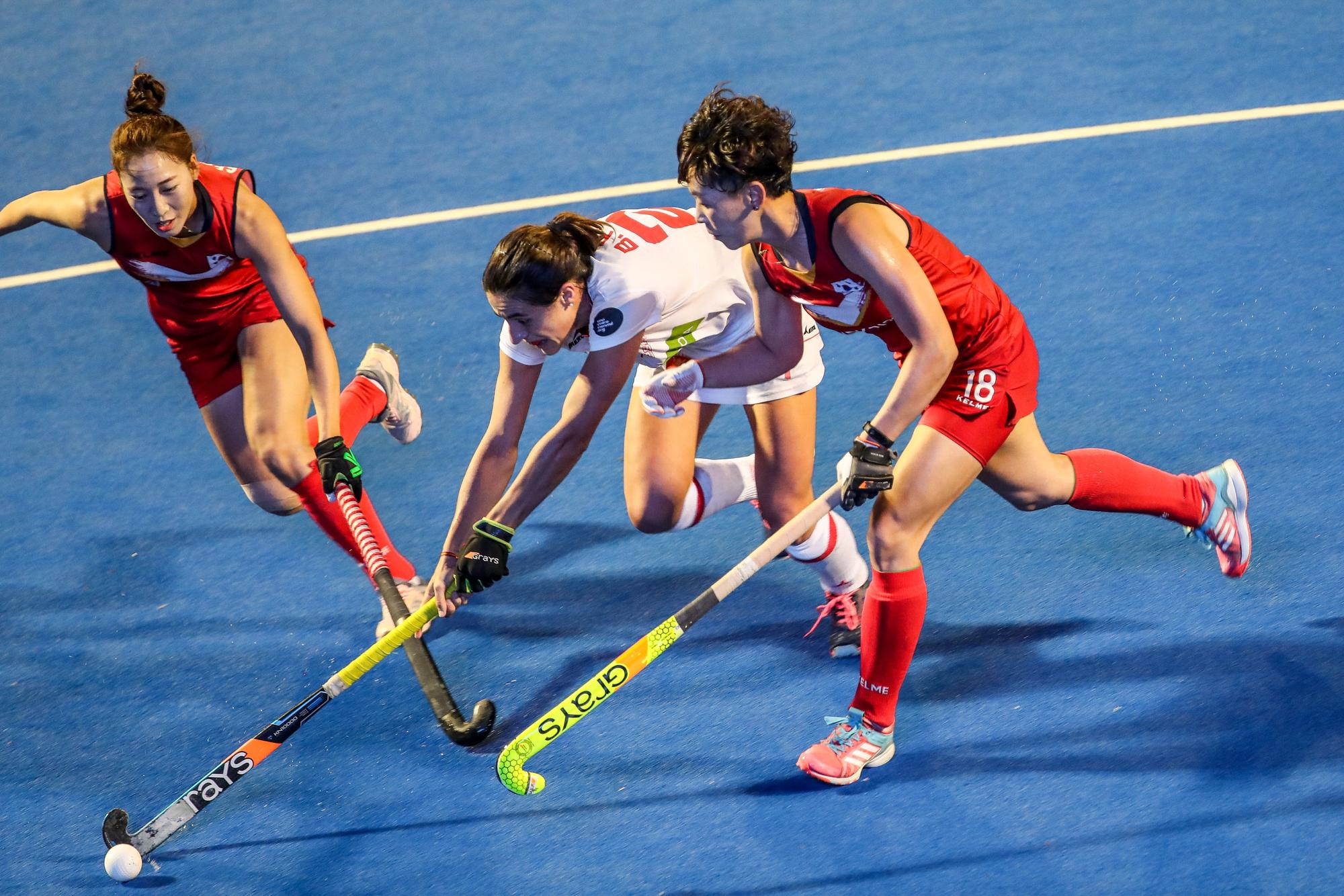 Los Leones y las Leonas volverán a entrenar y competir en el campo valenciano, tras haberlo hecho en su preparación olímpica donde la selección femenina se colgó la medalla de plata.