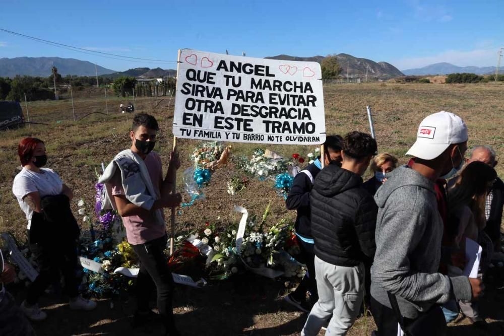 Concentración en la barriada de Las Castañetas por el atropello mortal a un joven