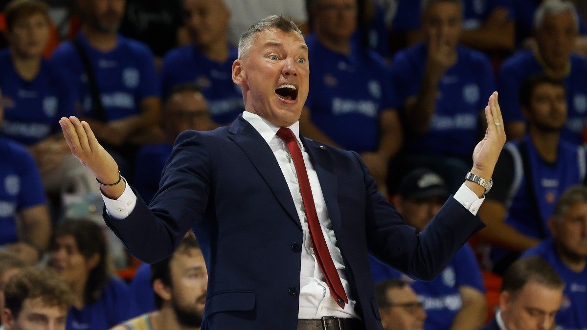 El entrenador del Barça, Sarunas Jasikevicius, reacciona durante un partido de la ACB