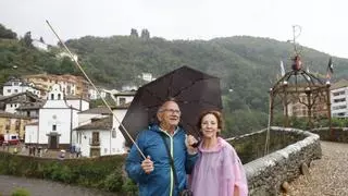 En Cangas solo descargó la lluvia: la crónica del día en que se aplazó la Descarga por una intensa tormenta