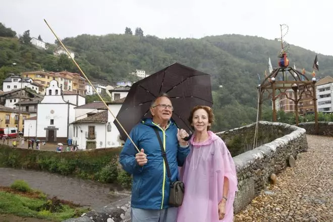 El día en que la Descarga de Cangas se aplazó por la tormenta, en imágenes