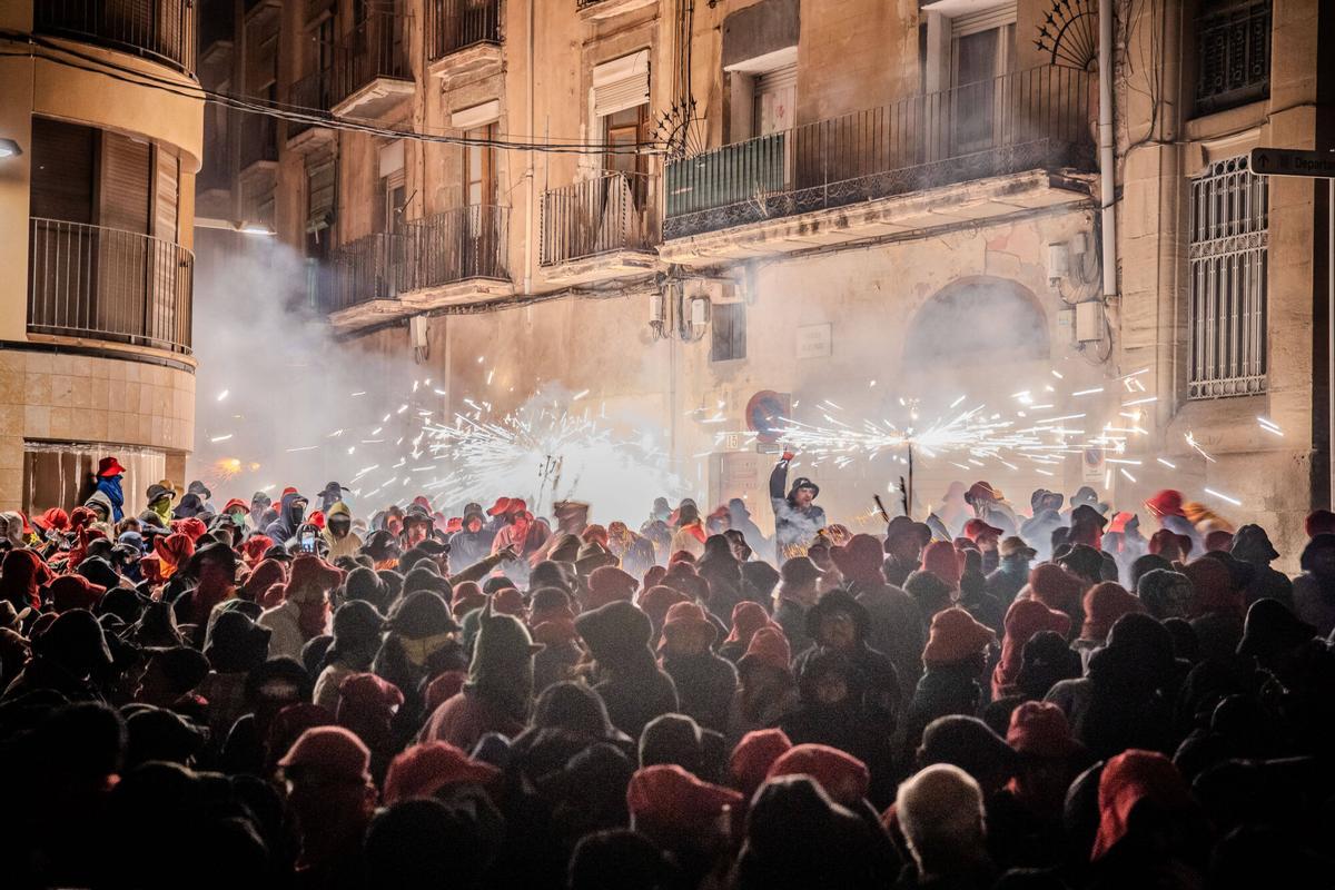 El Correfoc tanca amb un espectacle de foc i de gent la Festa Major de Manresa