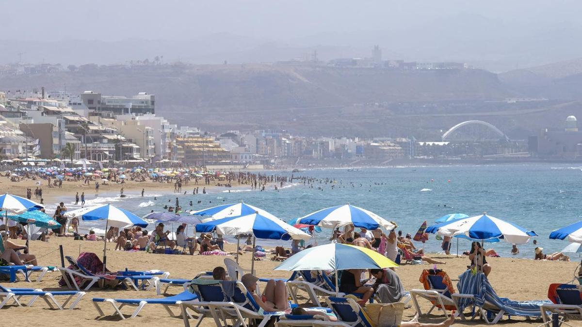 TIEMPO EN CANARIAS: El fuerte calor activa otra vez el riesgo por incendio  forestal en Gran Canaria y la provincia occidental