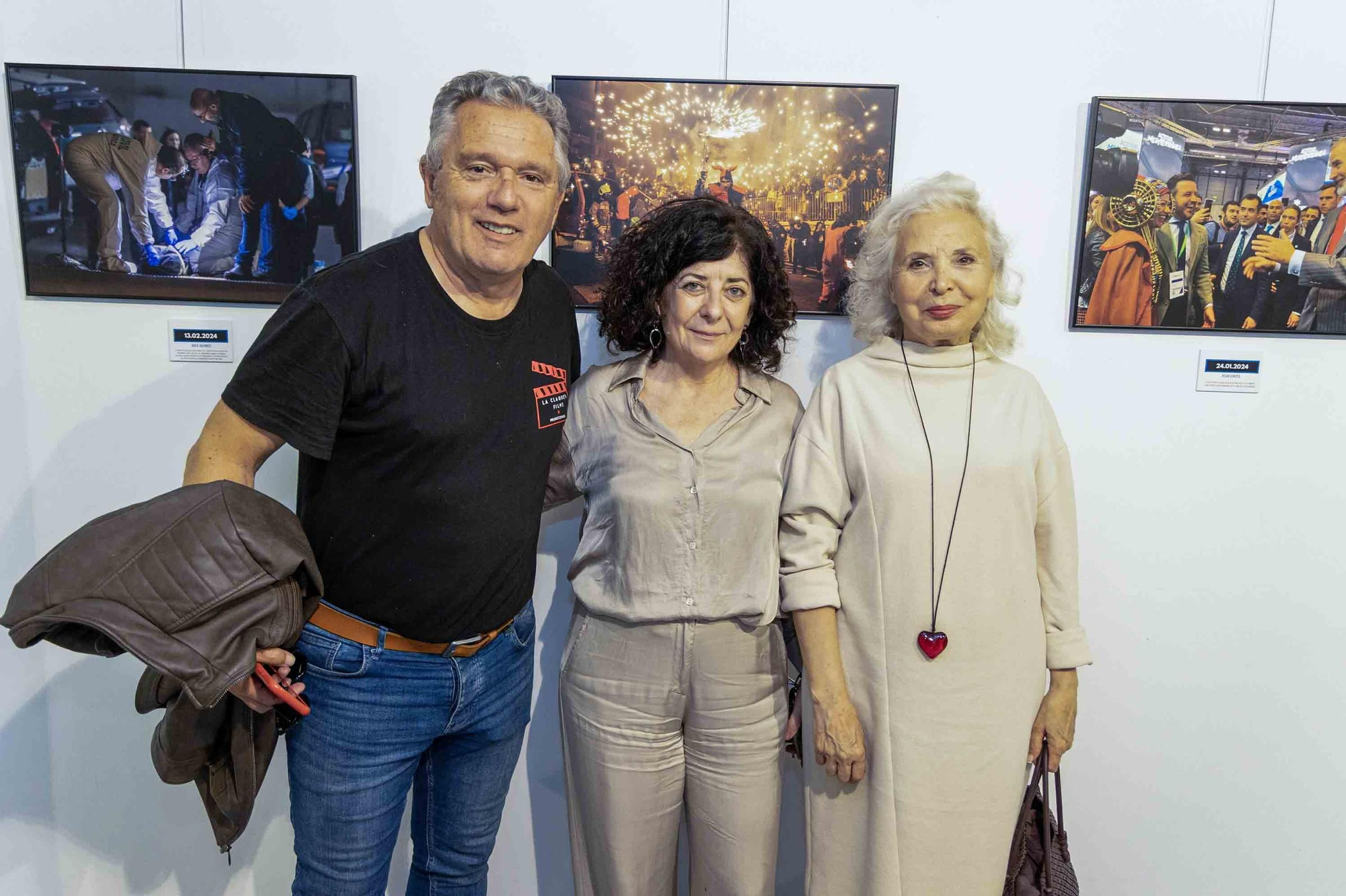 lleno total en la inauguración de INFotoperiodistas 2024,. un año de fotografía de prensa en Alicante