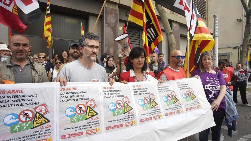 Els sindicats denuncien que l’empresariat criminalitza els treballadors amb les baixes laborals