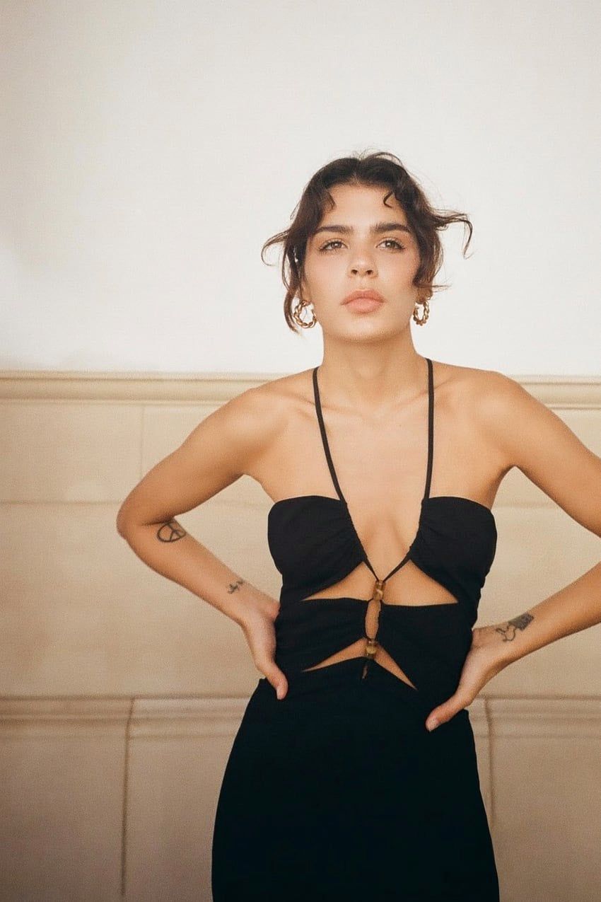 Vestido negro cut out de Zara