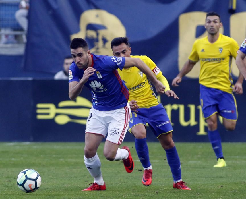 El partido entre el Cádiz y el Real Oviedo, en imágenes