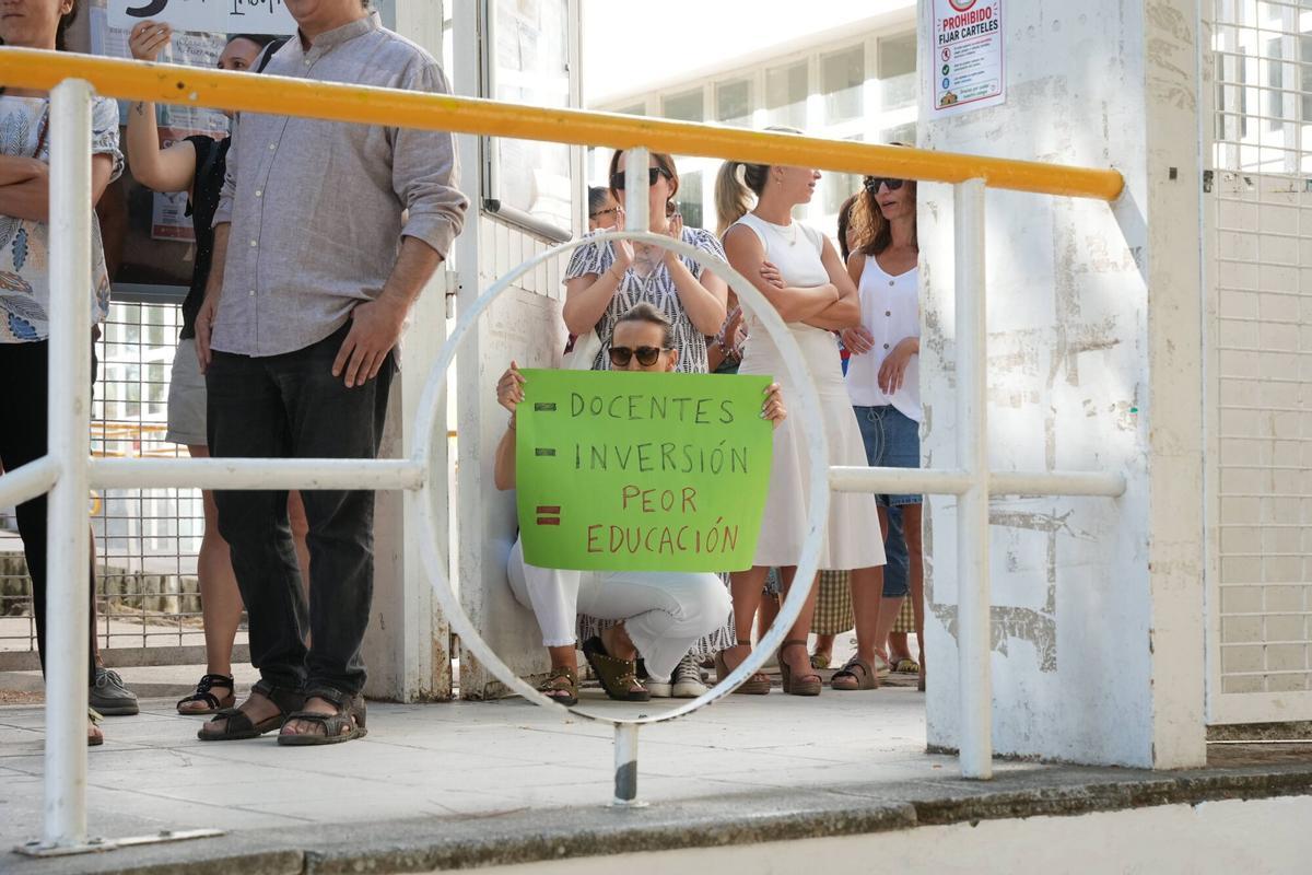 La manifestación en el colegio Lope de Vega, de Badajoz, en imágenes