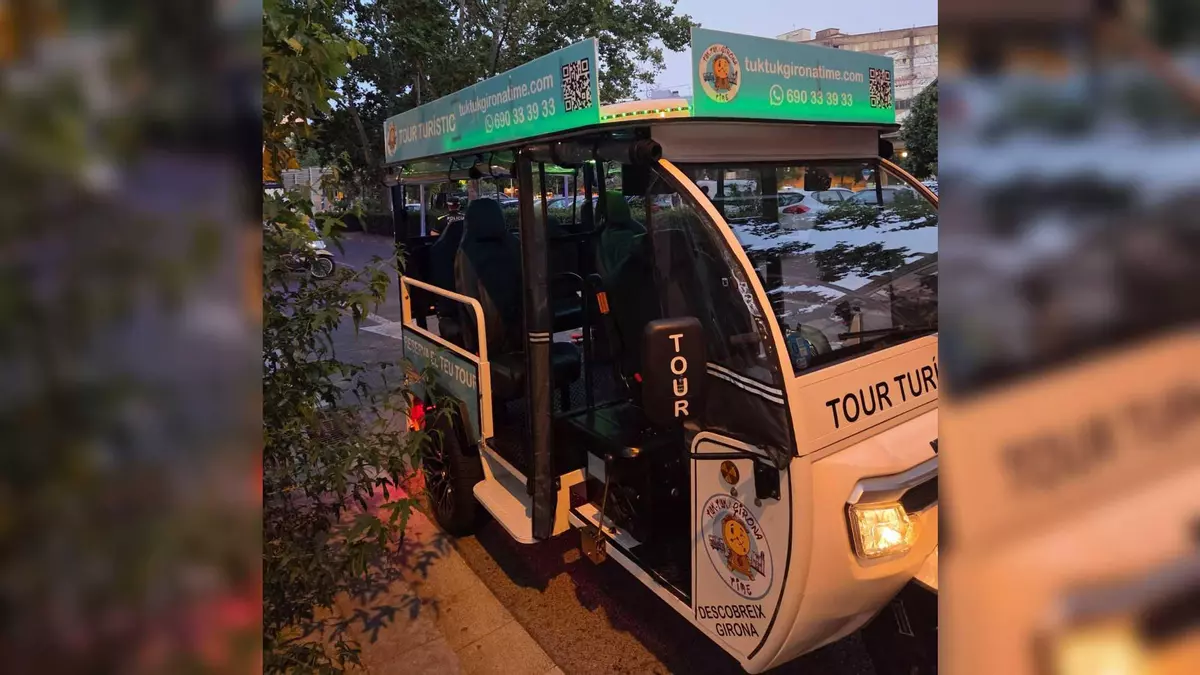 Enxampen un tricicle de motor que feia visites turístiques a Girona sense permisos