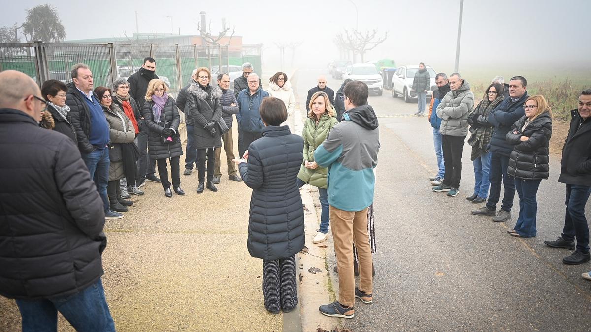 Visita de la candidata del PSOE Aragón, Pilar Alegría, a Monzón (Huesca).