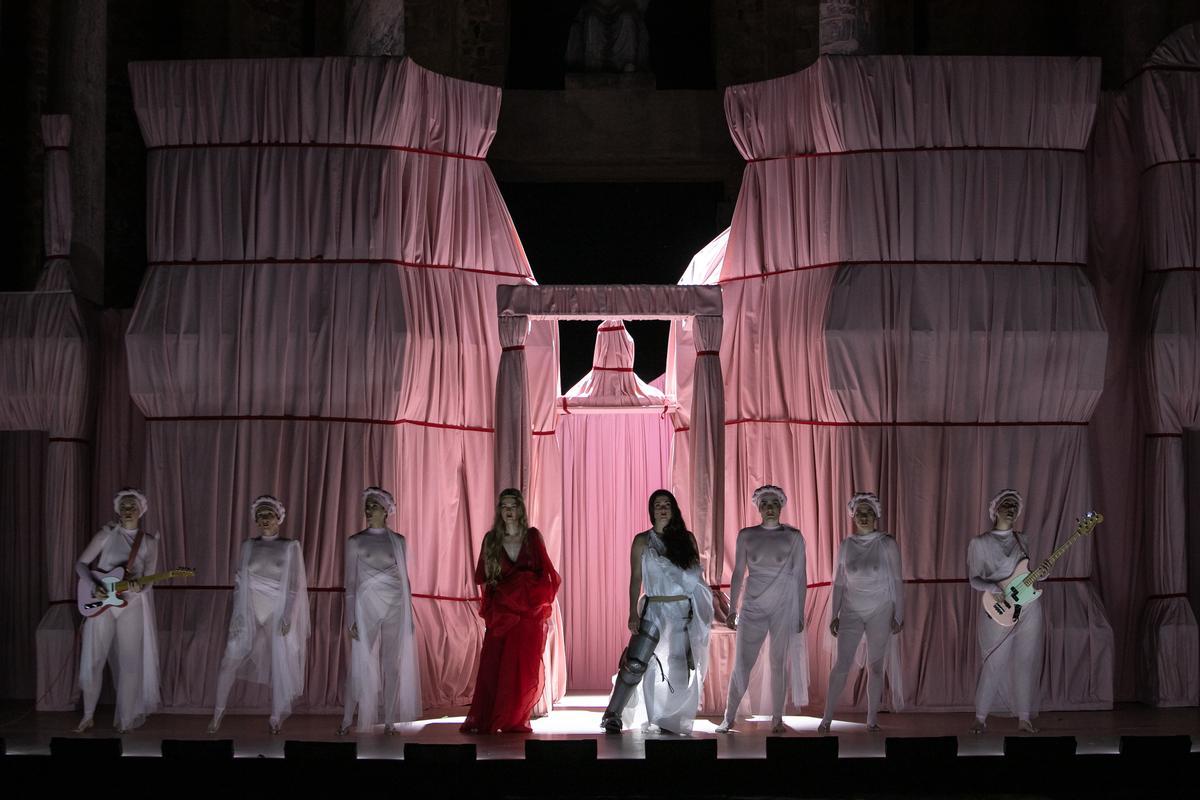 Estreno de la obra 'Safo' en el Festival de Teatro Clásico de Mérida.