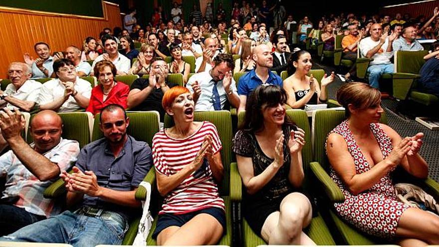 El Cine Roma se quedó pequeño para celebrar la ceremonia de clausura del festival de cine de L&#039;Alfàs del Pi .