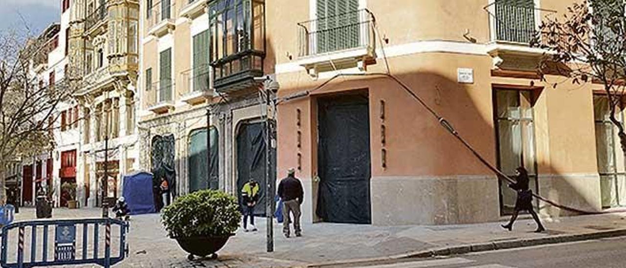 La placa de la calle Colom ha sido colocada nuevamente.