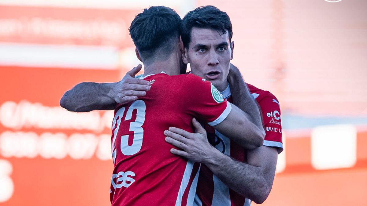 Chema Moreno (derecha), futbolista de la UE Vic