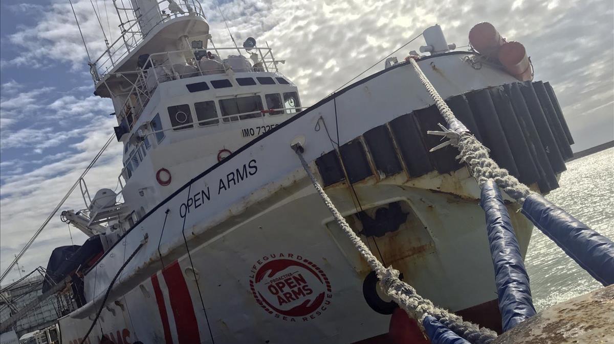 mbenach42579633 the spanish ngo s proactiva open arms vessel is seen at harb180327135805