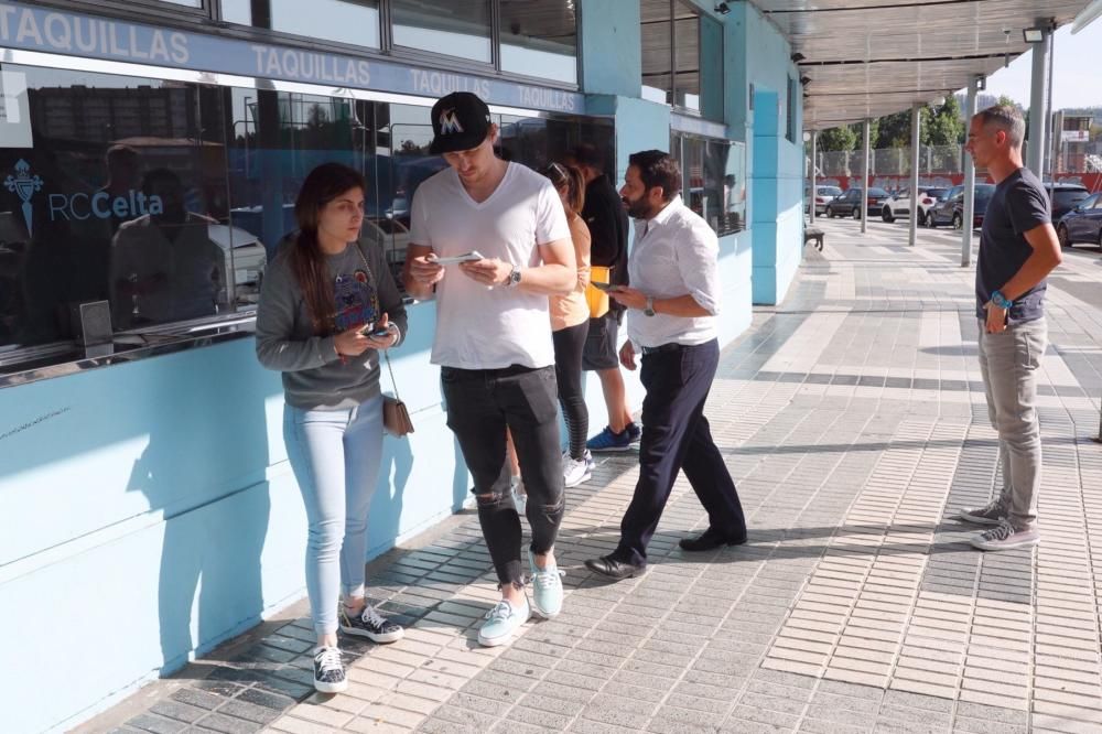 Colas en Balaídos para hacerse con una entrada para el Celta - Real Madrid