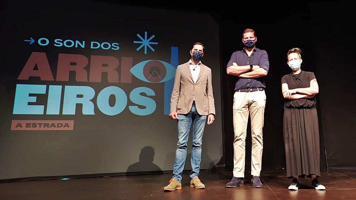 Jacobo Sutil, José López e Patricia Hermida, onte, na presentación de O Son dos Arrieiros.   | // A.CELA