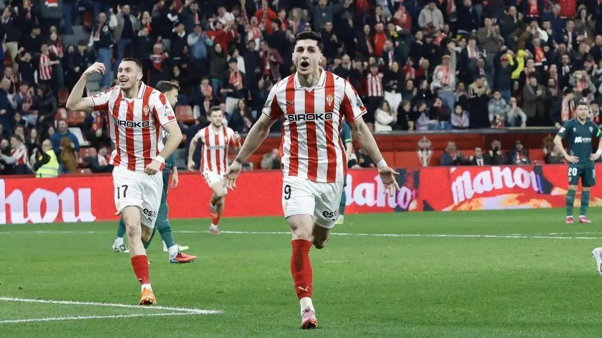 El Sporting, del aburrimiento al vértigo para volver a ganar guiado por Ferrari y Manu (2-1)