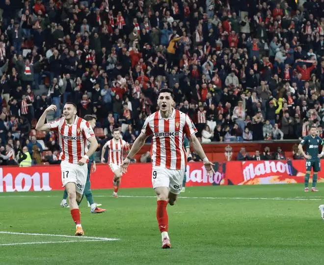 EN IMÁGENES: El Sporting se impone al Huesca en el Molinón
