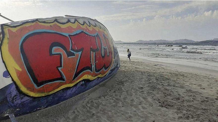 Geisteryacht seit fast einem Jahr am Strand von Can Picafort