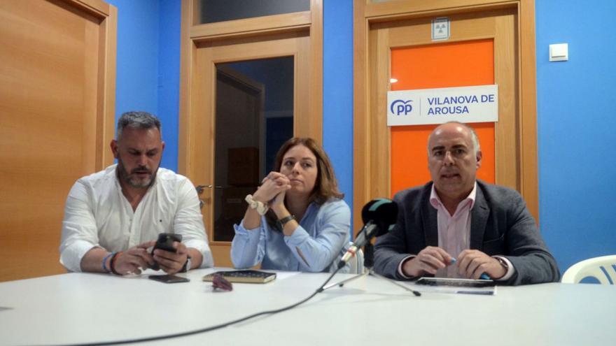 Adrián Baños, Nuria Morgade y Javier Tourís durante la comparecencia de ayer.