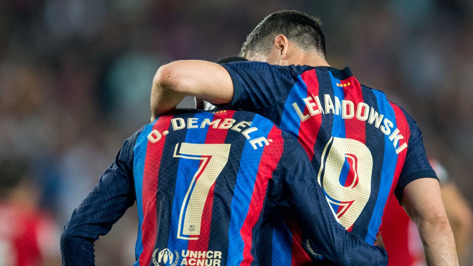 Lewandowski felicita a Dembélé tras el 1-0 al Athletic en el Camp Nou.