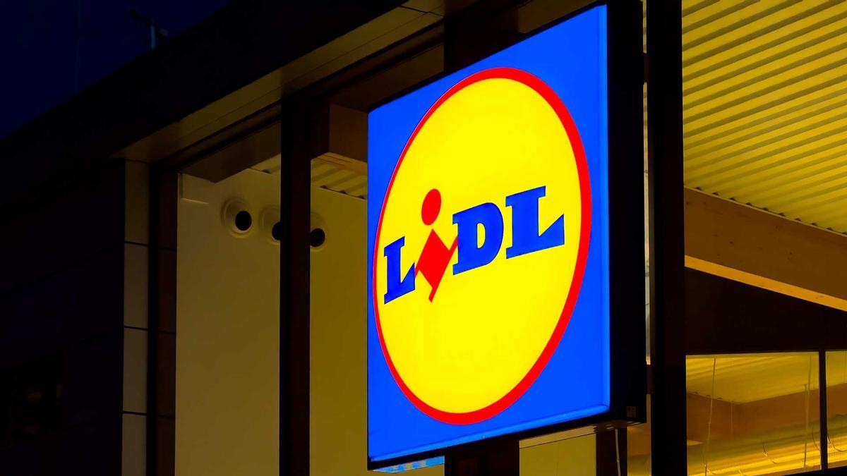 Mañana se esperan colas kilométricas en Lidl para conseguir la mesa plegable de terraza que también sirve para la cocina