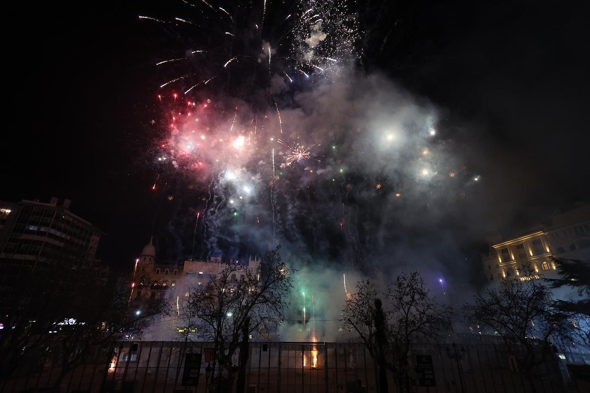 El castillo del sábado 7 de las Fallas 2026, en imágenes