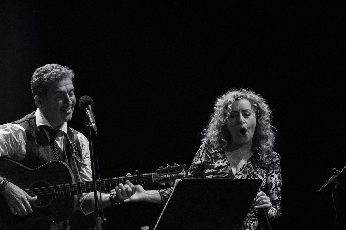 Mina Longo arropa a José Taboada en su homenaje a Sabina en El Llano (en imágenes)