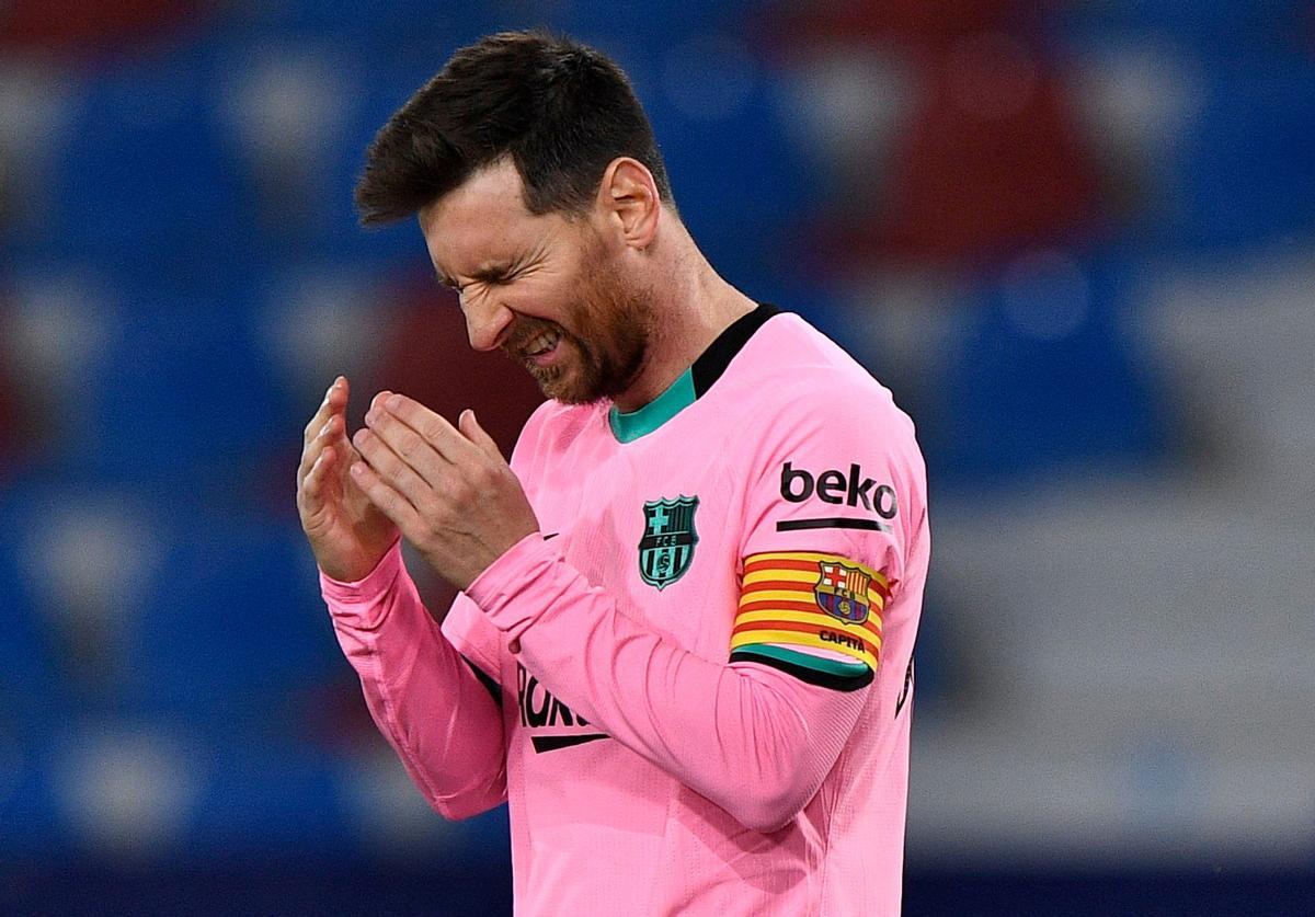 Messi, incapaz de comprender el resultado adverso.