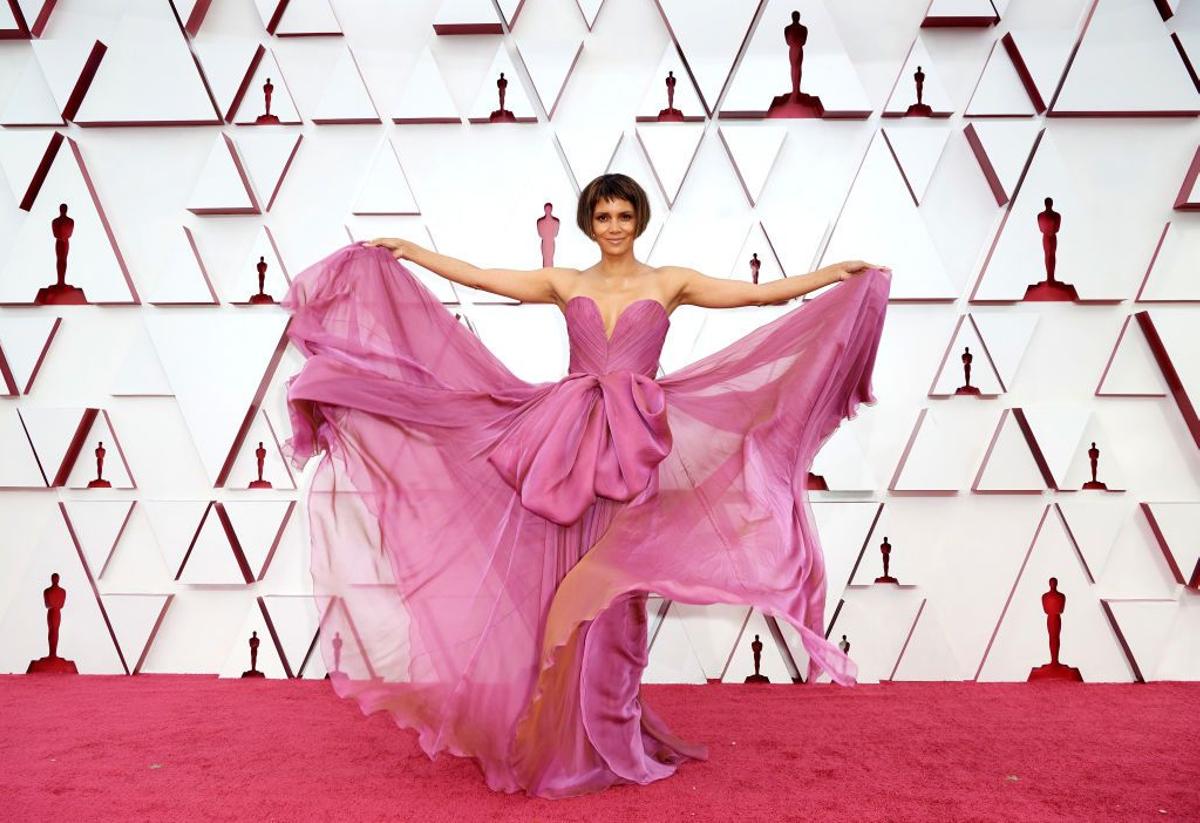 Halle Berry, en la alfombra roja de los premios Oscar 2021