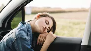 ¿Te gusta dormir en el coche? Necesitas este reposacabezas