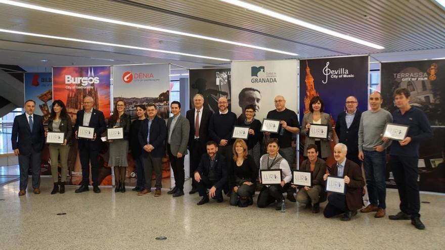 Civera, en el centro, junto a alcaldes y concejales del resto de ciudades creativas de la Unesco.