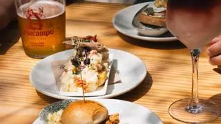 Comer por menos de 10 euros en Málaga aún es posible: este es el bar con las tapas "más caseras" por solo dos euros