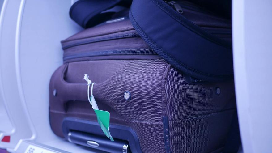Adiós al problema con el equipaje de mano este 2024: Ikea tiene la mochila que se adapta a todo para viajar en avión (por menos de 5 euros)