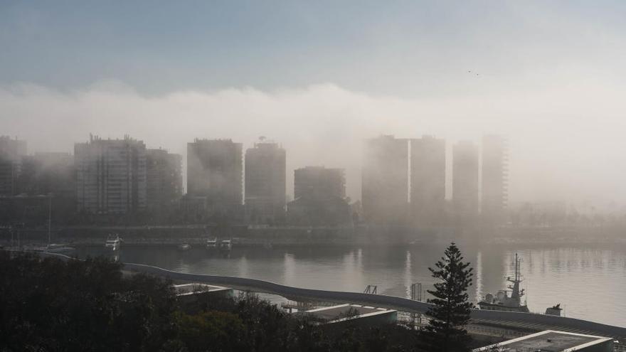 El Aeropuerto recupera la normalidad tras tener que desviar 16 vuelos por la niebla