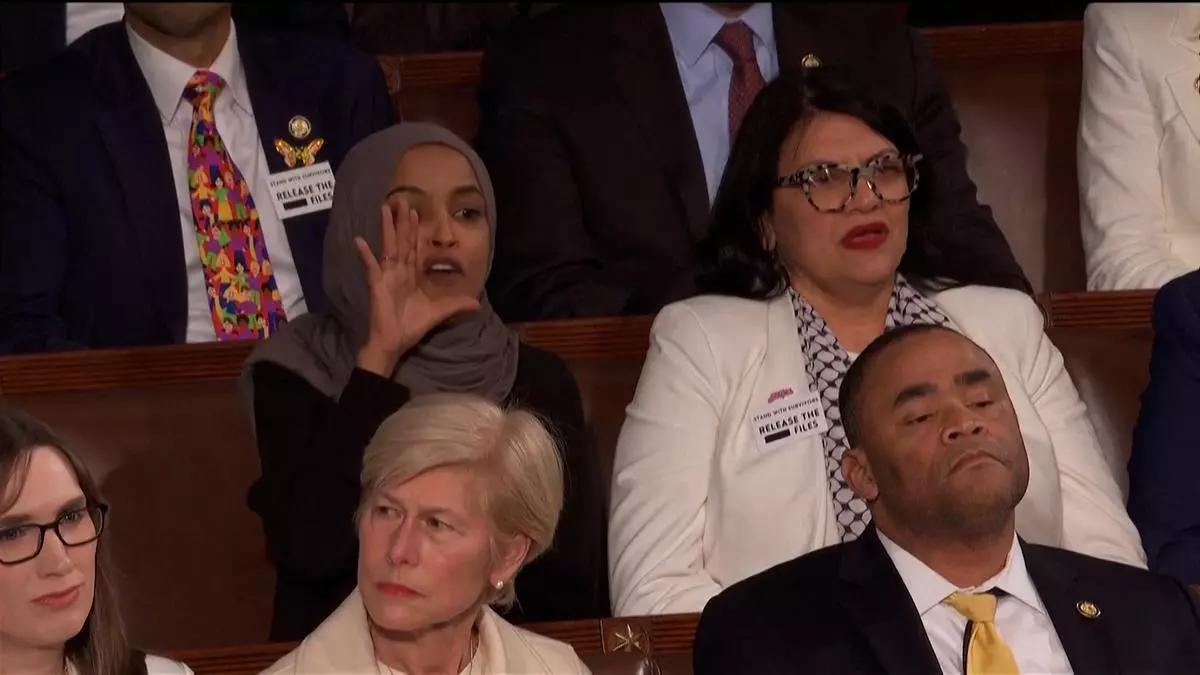 Una congresista demócrata llama “asesino” a Trump durante su Discurso sobre el Estado de la Unión