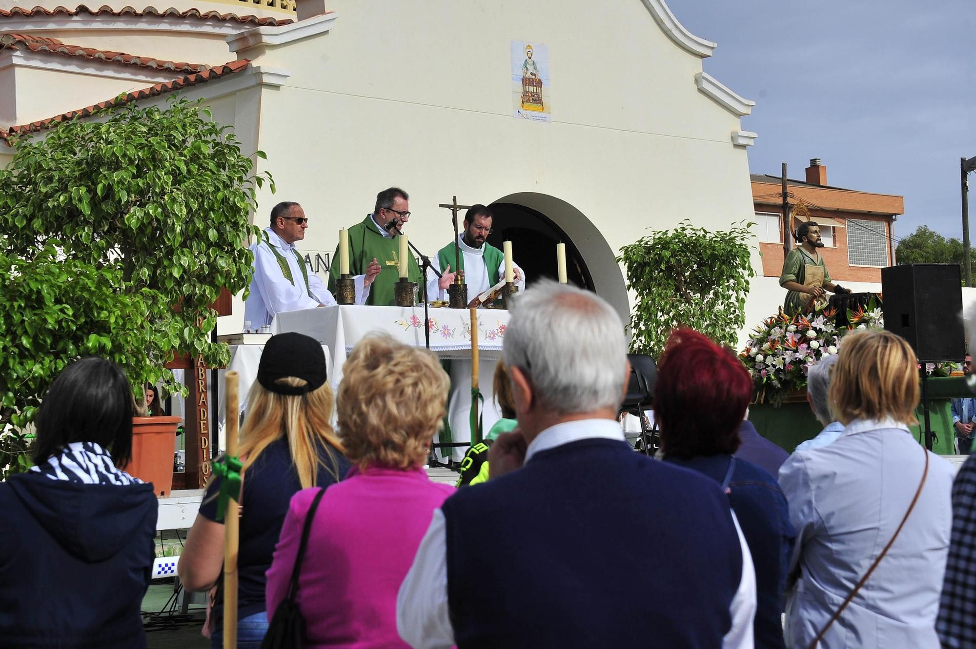 El patrón de los zapateros, protagonista en Elche entre tracas y vivas