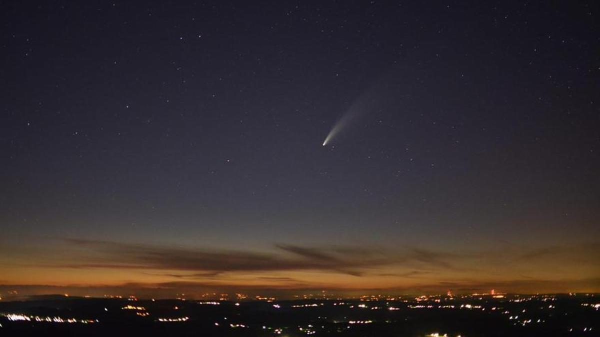 El cometa Neowise pudo verse en julio de 2020 desde el Alto da Madanela.