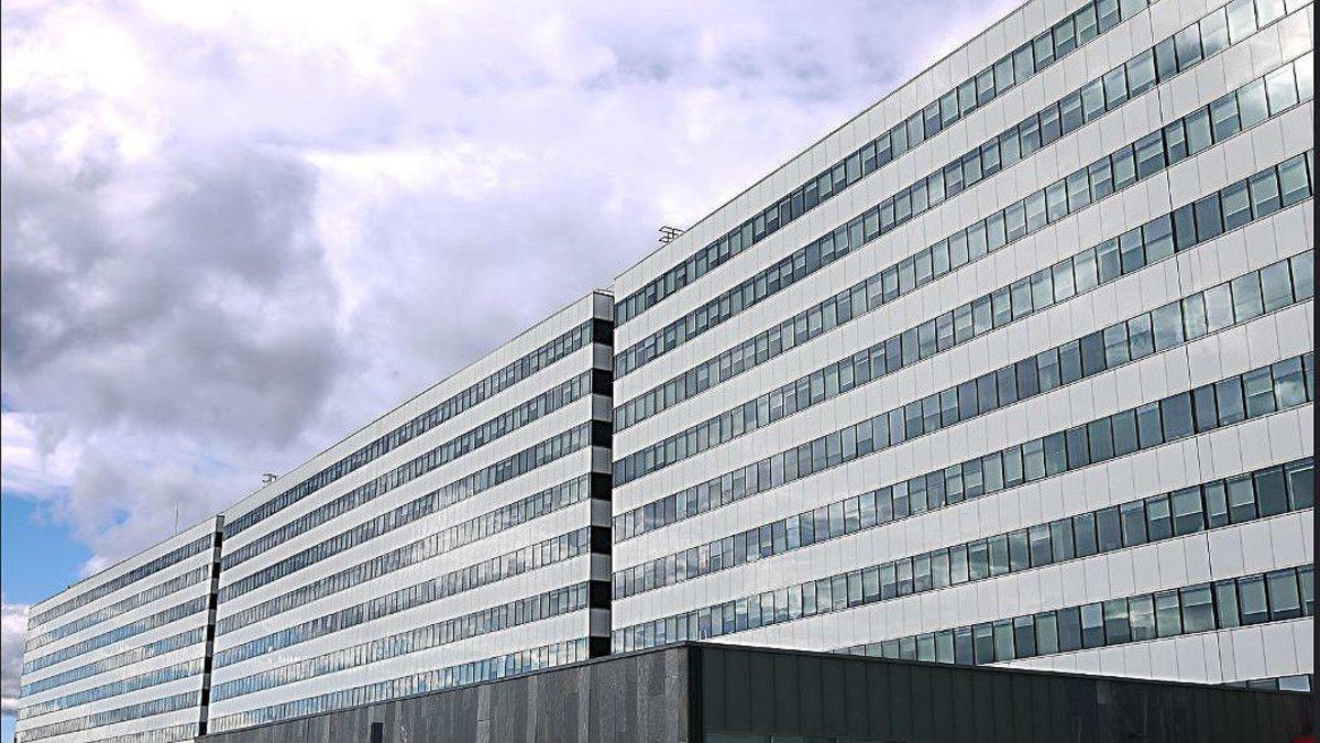 Hospital Universitario Central de Asturias, donde ha sido trasladada una mujer apuñalada presuntamente por su expareja