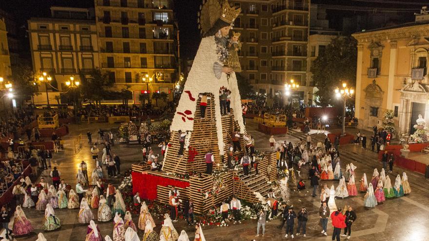 Revive en imágenes la última Ofrenda de Fallas