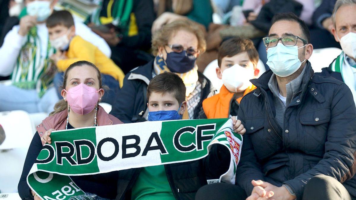 Aficionados del Córdoba CF en El Arcángel.