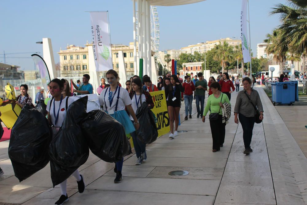 En la muestra participan más de 3.000 alumnos y 400 docentes de 85 centros de la provincia, en el Palmeral de las Sorpresas