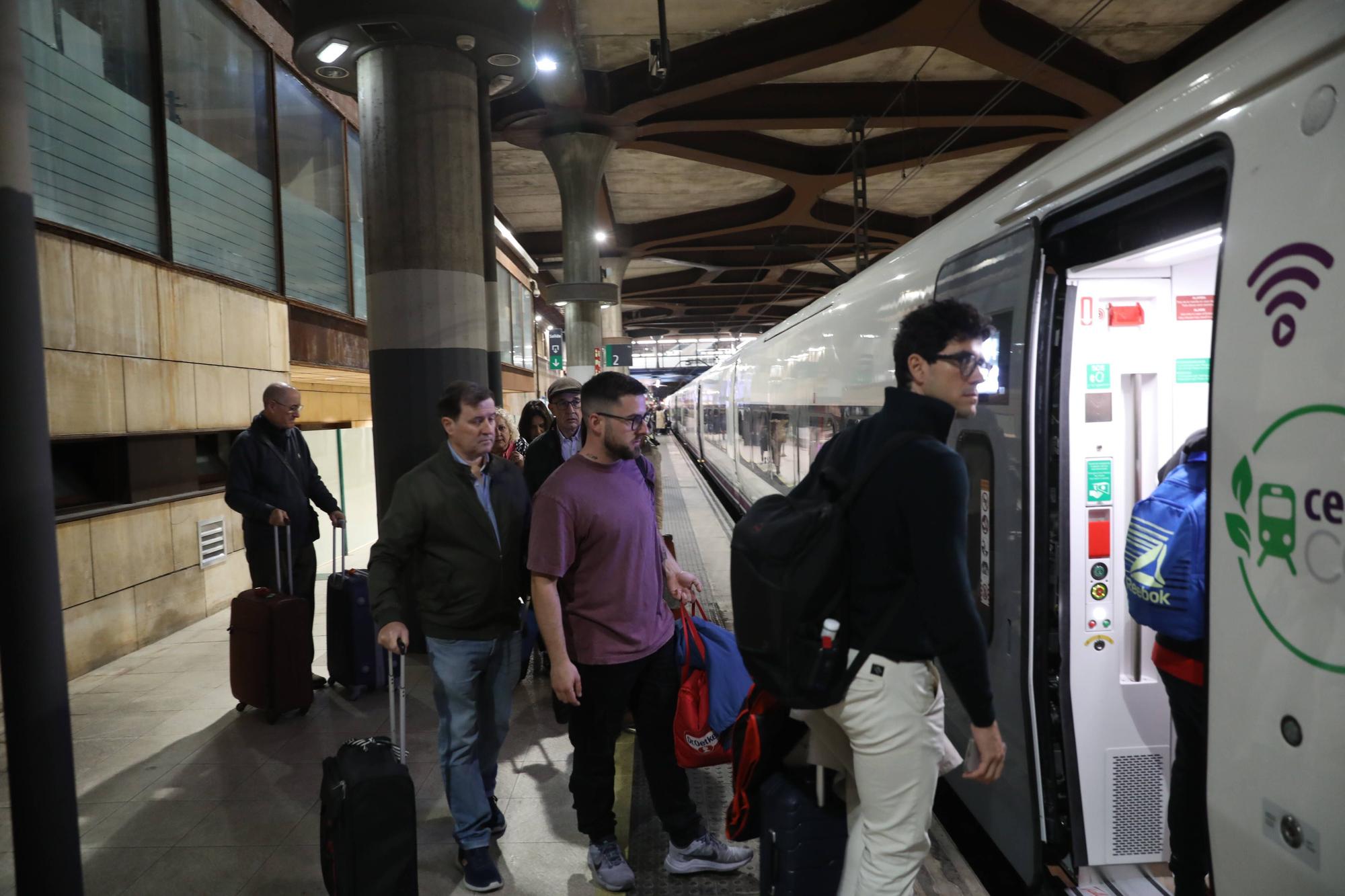 Así fue el primer viaje de un tren Avril entre Asturias y Madrid 