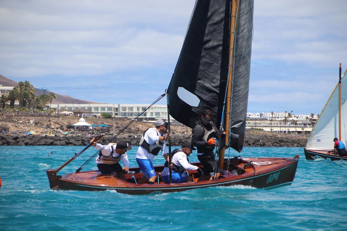 El Tritón gana la VI Copa Vela Latina del Sur
