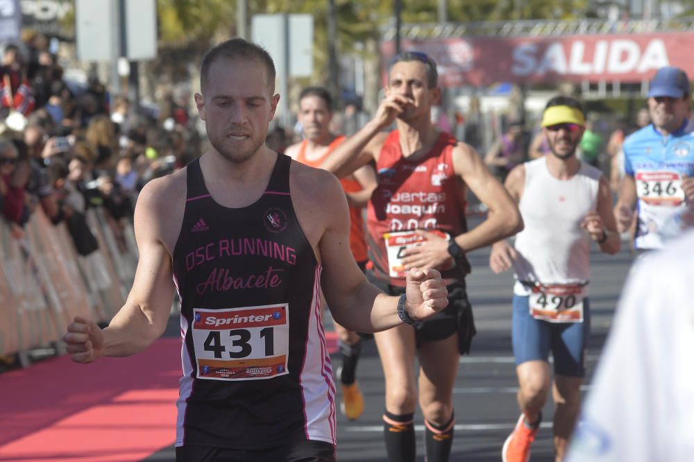 El keniata ha superado al marroquí Hassane Ahouchar con un tiempo de 1:04:29