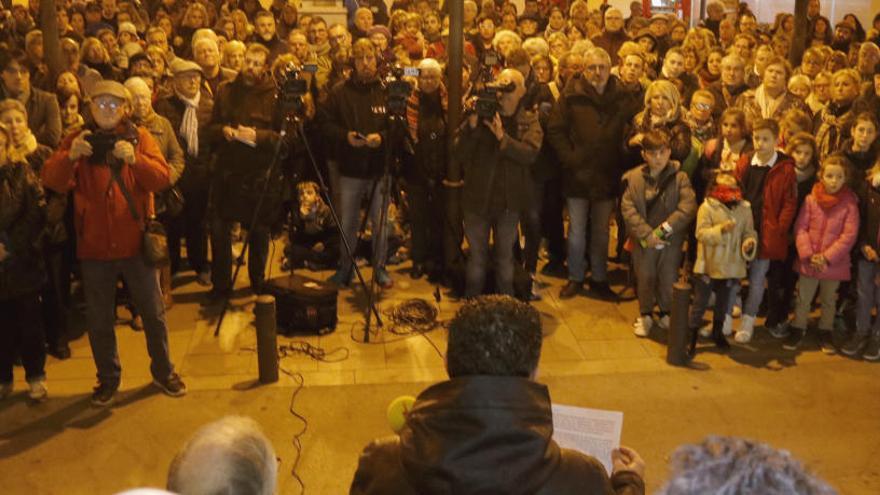 Lectura del manifest contra els maltractaments al nadó de Pineda, el 14 de gener